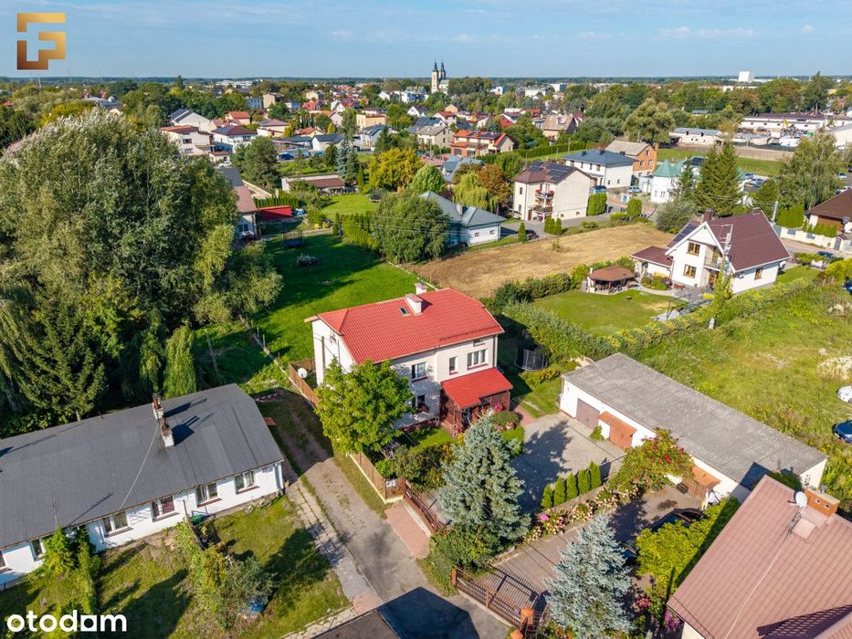 Przestronny dom z garażem i osobnymi wejściami