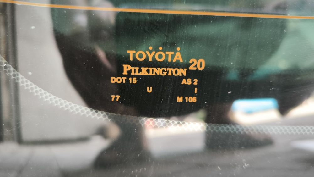 Стекло  боковое заднее Toyota Camry 70