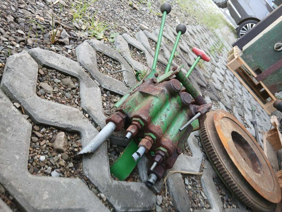 Rozdzielacz Hydrauliczny John Deere 952