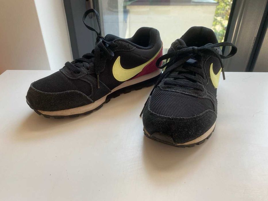 Obuwie sportowe NIKE MD RUNNER 2, rozmiar 38 (małomierne)
