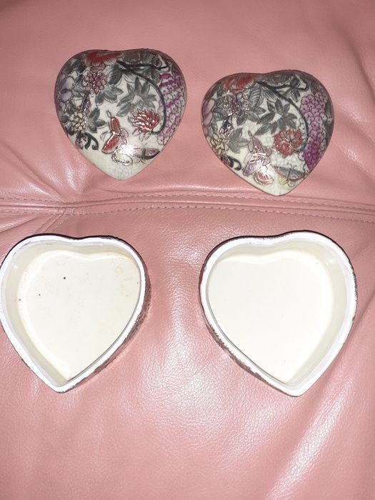 Decoração 2 caixas em forma de coração antigas