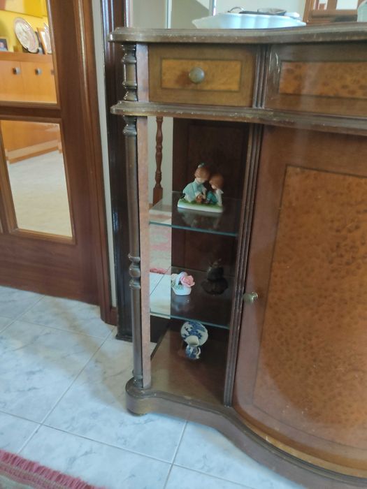 Móvel de corredor com espelho