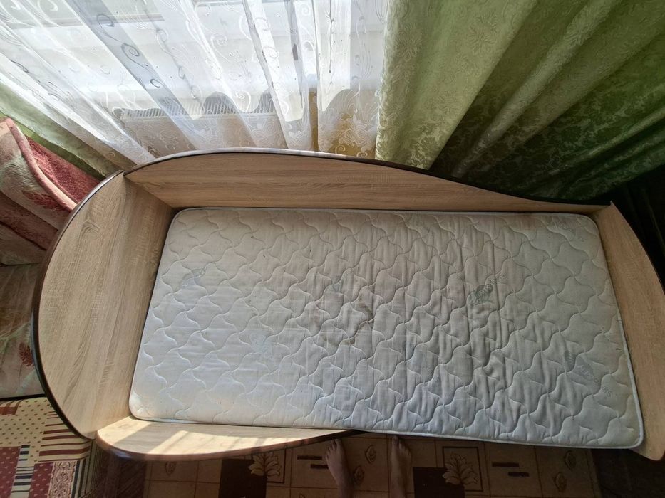 Ліжко дитяче у відмінному стані