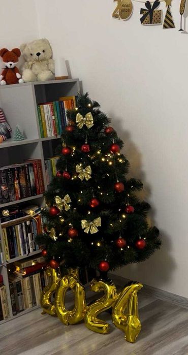 Продам майже нову штучну ялинку