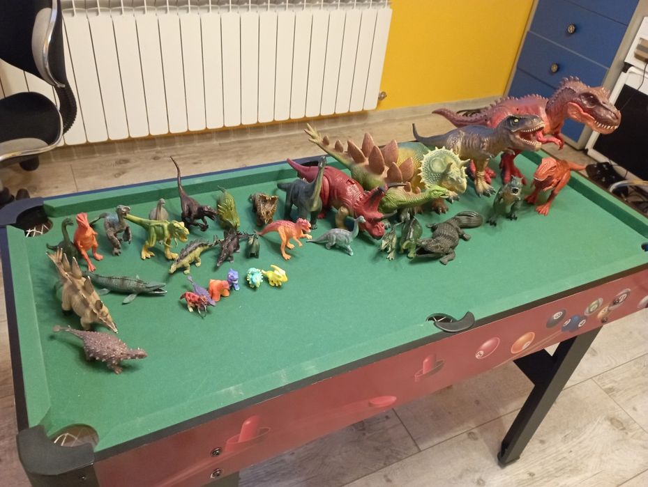 Dinozaury ,pianki samochód
