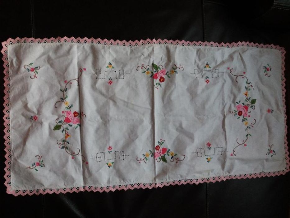 Conjunto de 2 naperons linho bordados a mão NOVOS