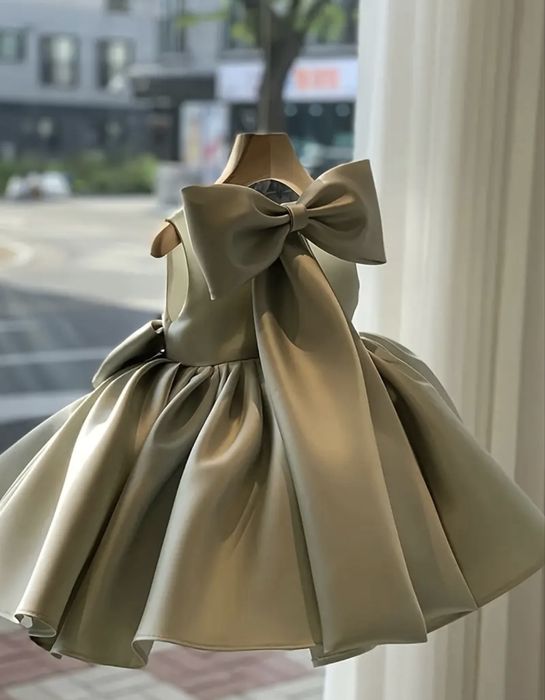 Сукня для дівчинки на свято