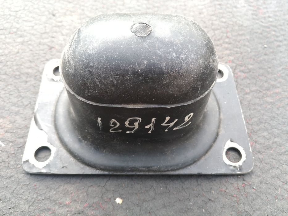 Буфер передней рессоры МАЗ (с площадкой 4 отв.)
