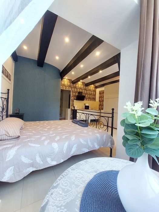 Продается готовый бизнес апарт отель с видом на море в Совиньоне