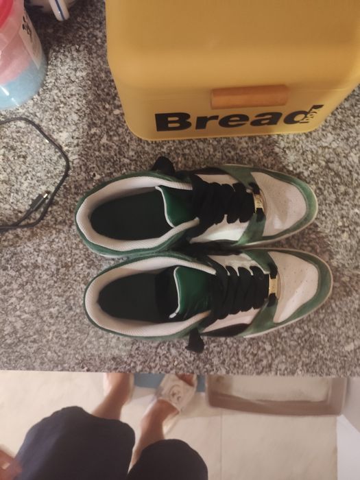 Sapatilhas puma verdes e pretas