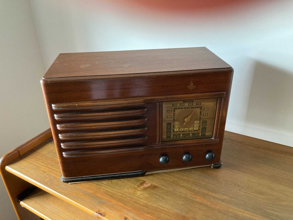 Radio antigo Emerson DP332