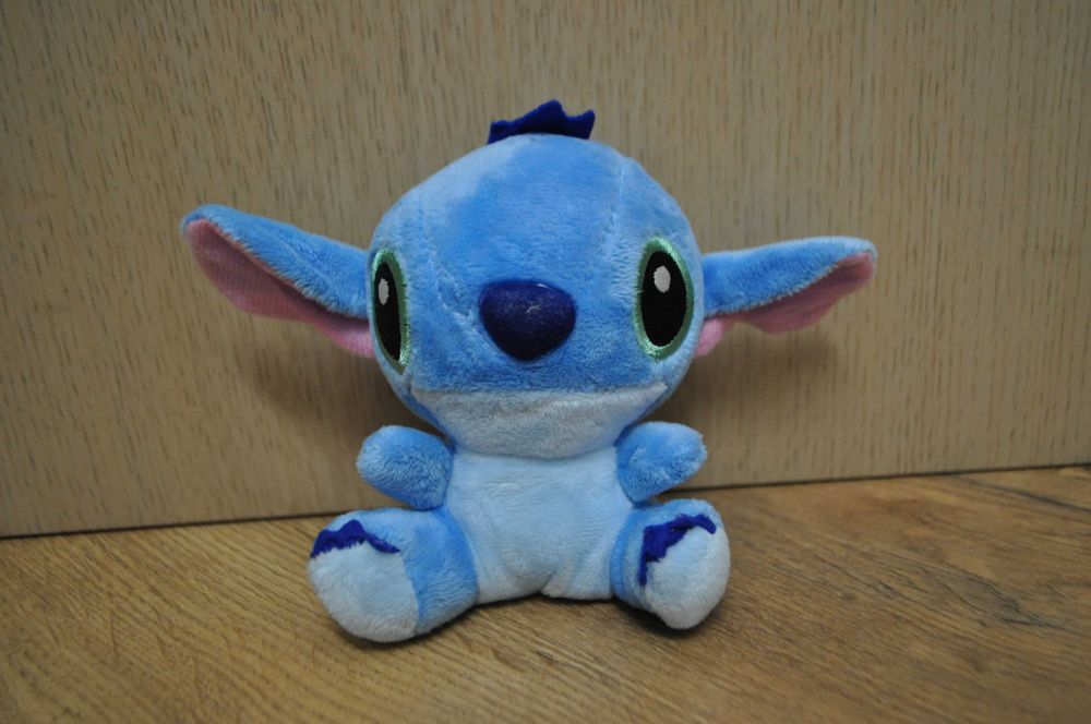 Mała maskotka, pluszak Stitch z serii Disney Lilo i Stitch wys.12cm