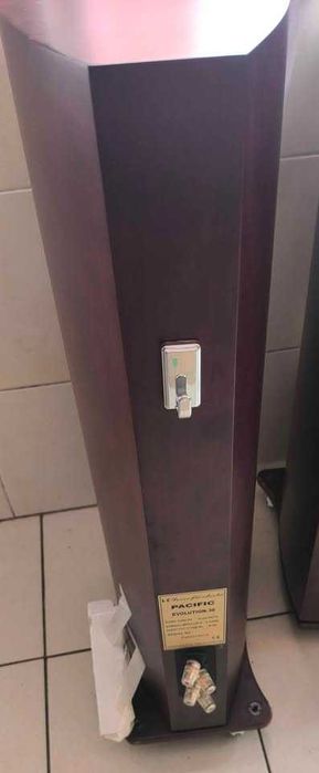 Colunas grandes Wharfedale Pacific EVO-30, em madeira em excelente estado.