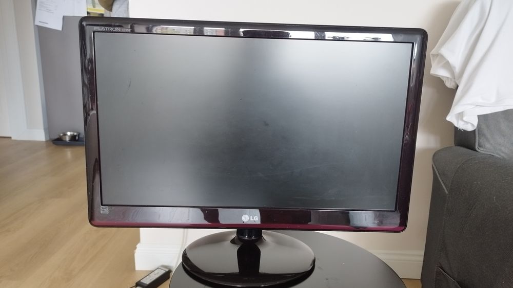 LG Flatron E2350T 23 cale