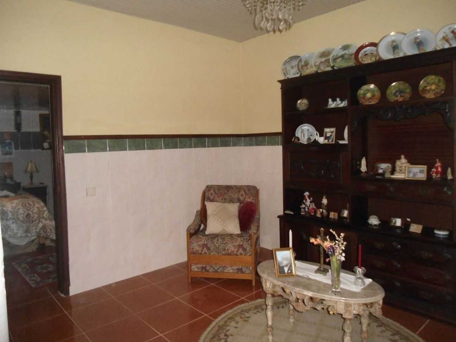 Quintinha, Casa antiga tipo T1+2, lagar, churrasco, quintal c/poço, currais (aves e animais)