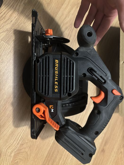 Акумуляторна циркулярна пила Dnipro-M DSC-200BC ULTRA (без АКБ та ЗП)