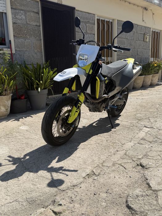 Husqvarna 701 super moto / retomo
