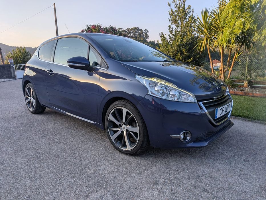 Peugeot  208 boa oportunidade carro com muito extras linha desportiva