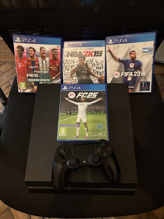 PlayStation 4 + 4 jogos + Comando