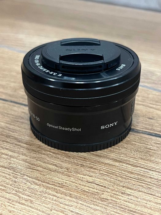 Obiektyw Sony E 16–50 mm f/3.5–5.6 OSS (I generacja, 2012)