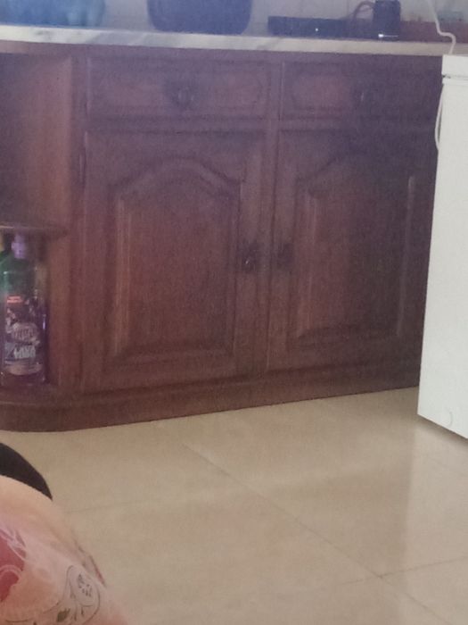 Vendo móvel de cozinha em bom estado em 2 mão todo ele castanho escuro