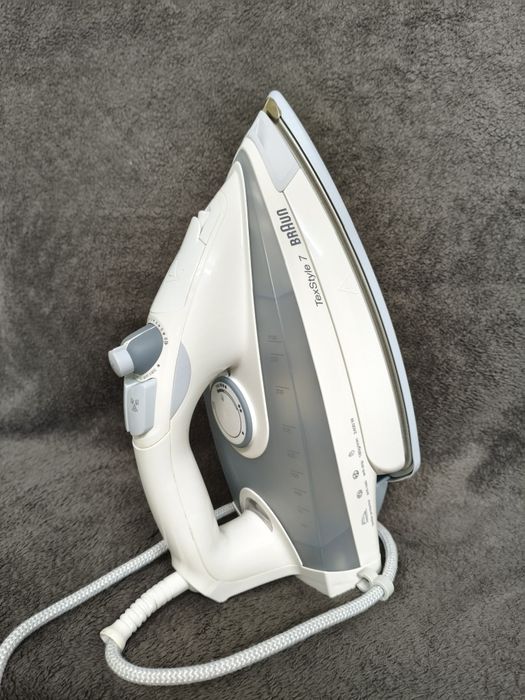 Продам утюг Braun