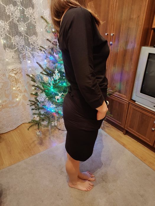 Czarna sukienka midi