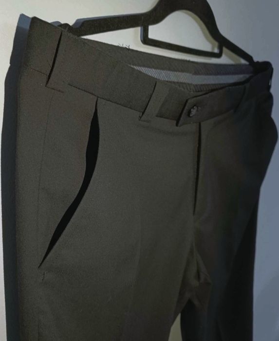 Czarny garnitur męski