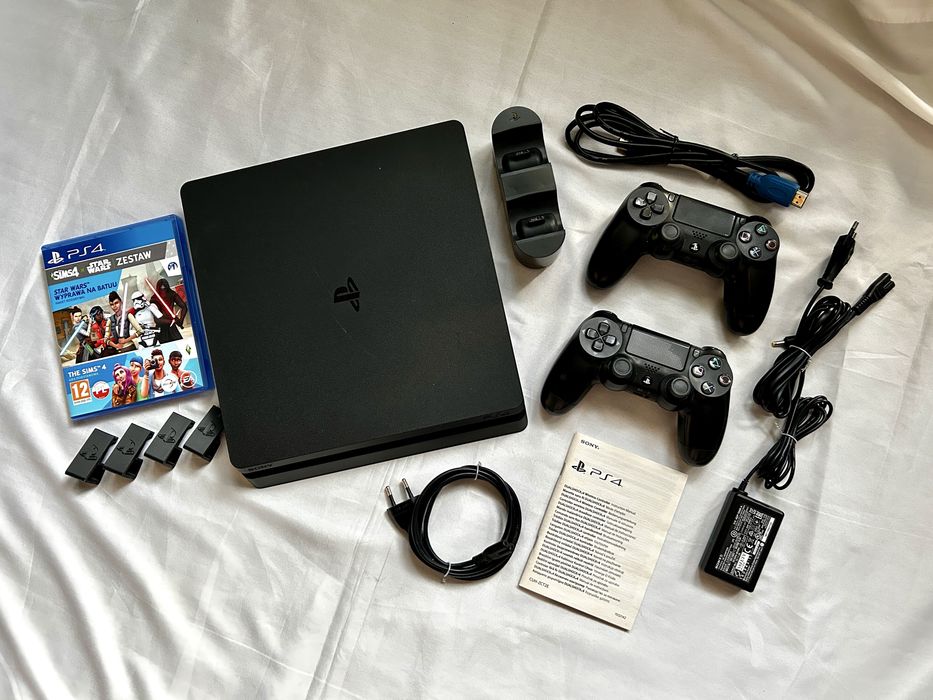 Czarna konsola PlayStation 4 Slim PS4 2TB CUH-2016B 2 pady dual shock Sony Sims 4 Batuu