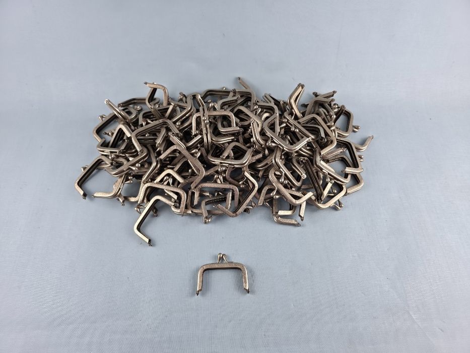 Bigle zapięcia do portmonetki ok. 130 szt.