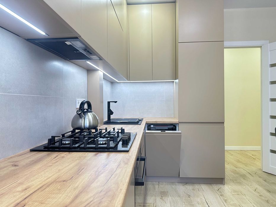 Продається двокімнатна квартира в центрі Яремче готова до проживання.