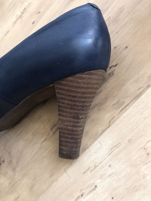 Buty na obcasie Geox 38 granatowe