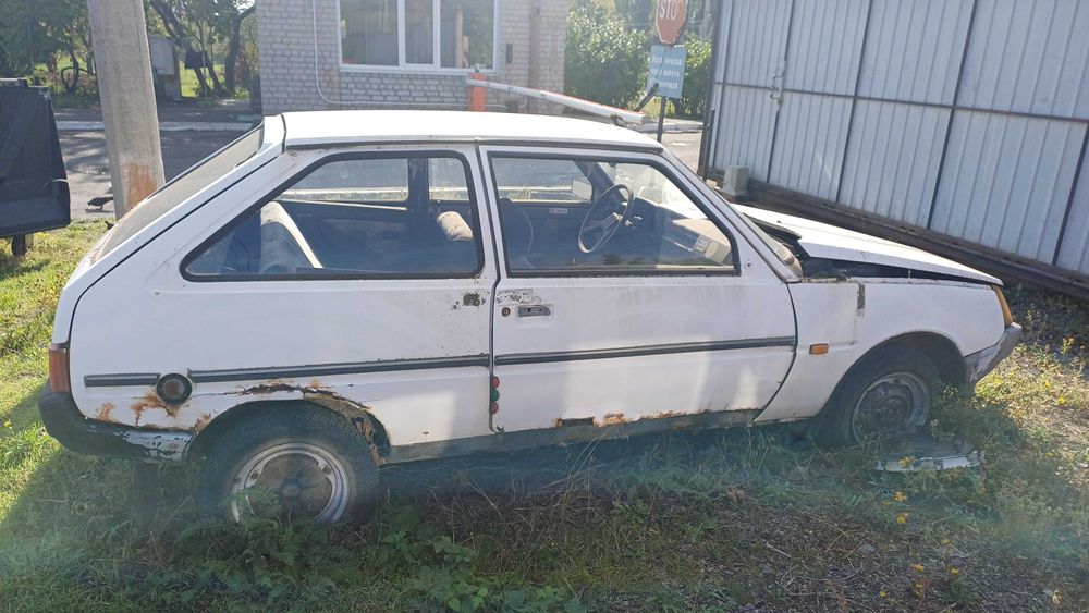 Легковий хетчбек ЗАЗ 1102. 1992 року