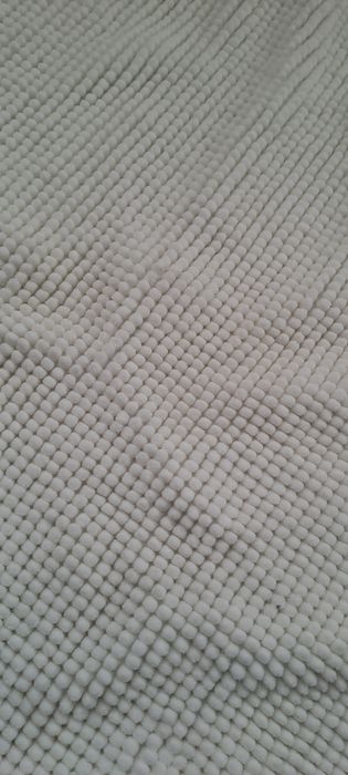 Biały dywanik łazienkowy okrągły