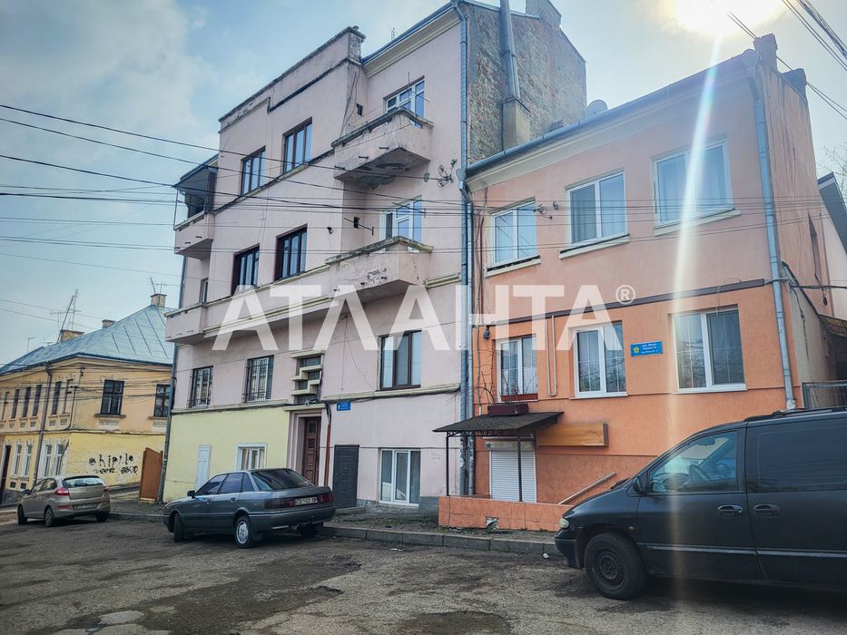 Багатоцільова комерція на Турецькій площі.