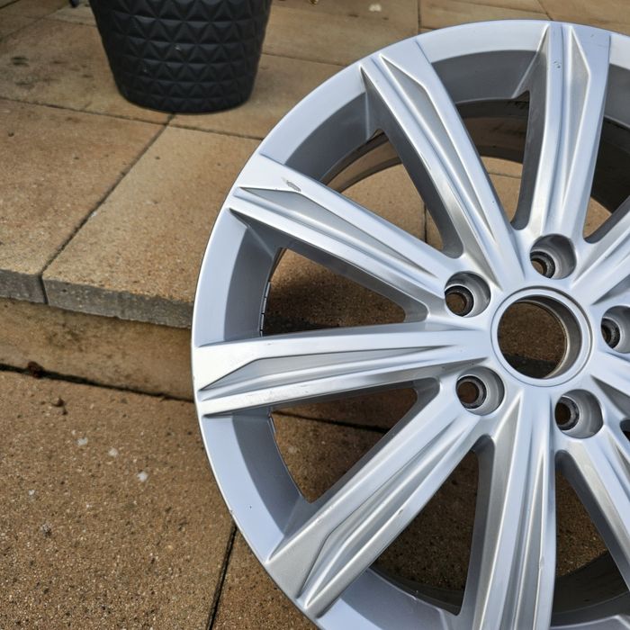 Felga 17cali 5x112 6.5j et52 oryginal Vw Touran 5TA Ładna