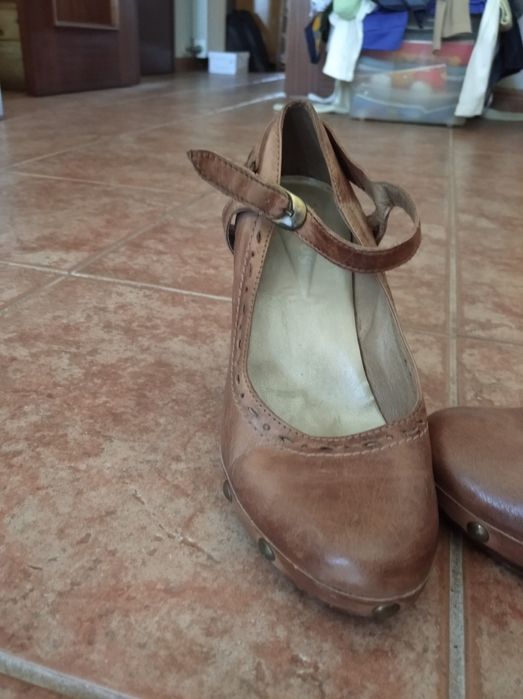Sapatos camel tamanho 37