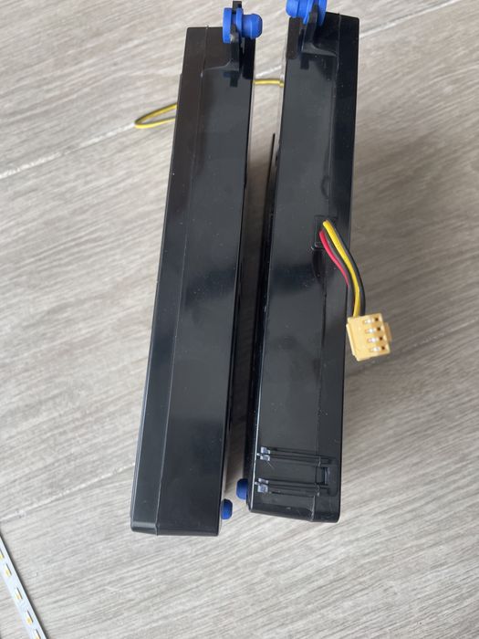 Colunas de smart tv de 65” Samsung