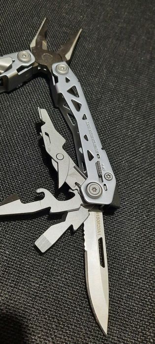 multitool, gerber narzędzie wielofunkcyjne kombinerki nóż