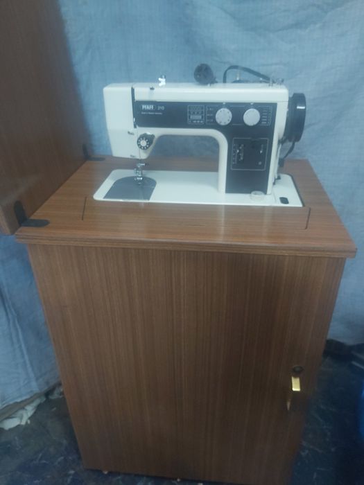 Maquina de costura PFAFF 210