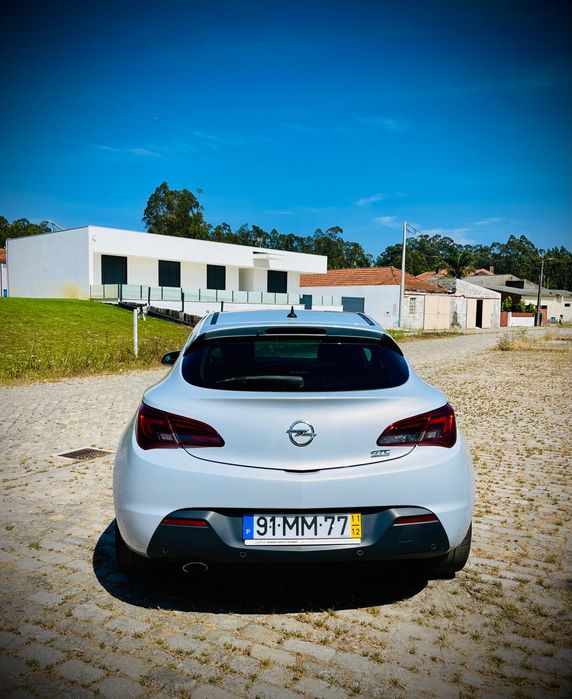 Veículo automóvel Opel Astra GTC 2.0 CDTI 165cv para venda