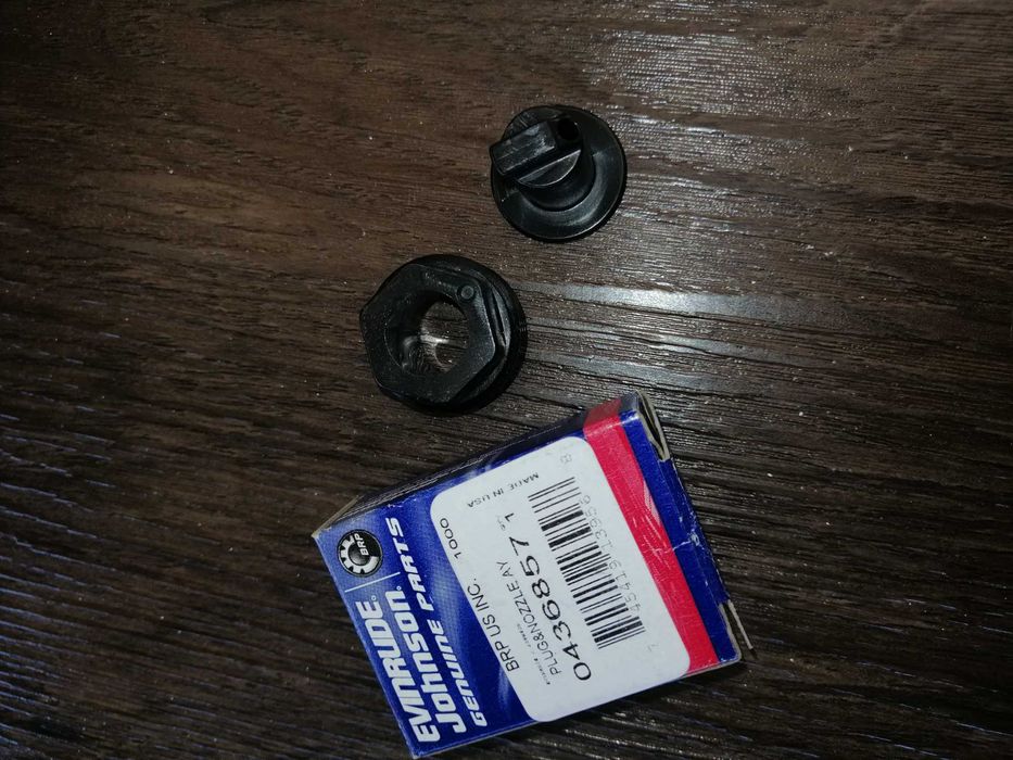 Evinrude -  plug and nozzle assembly