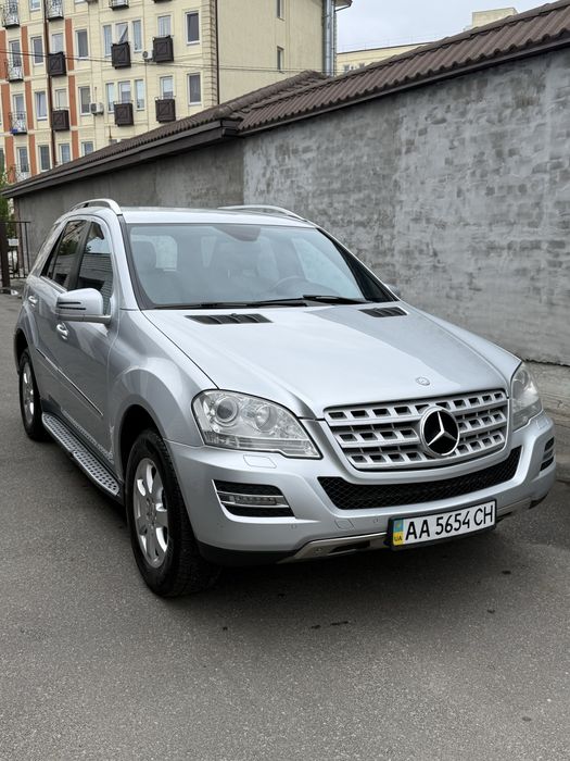 Офіційний Mercedes-Benz ML 350