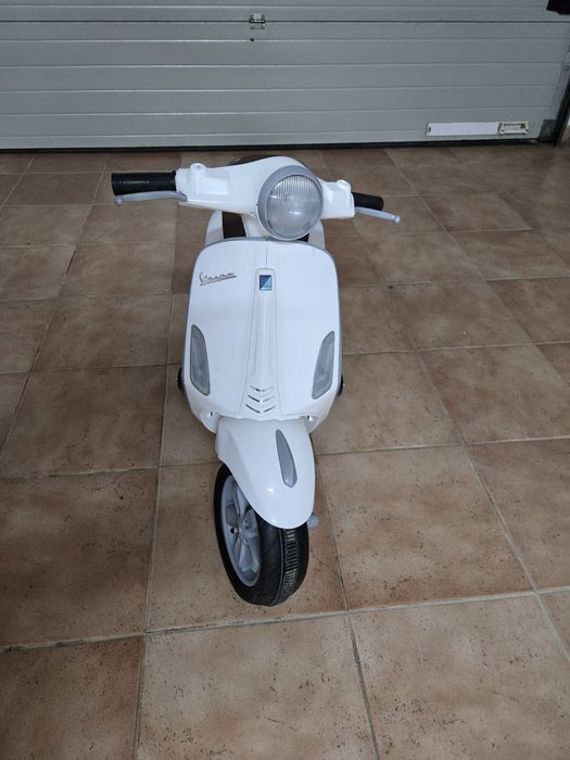 Mota eléctrica Vespa criança
