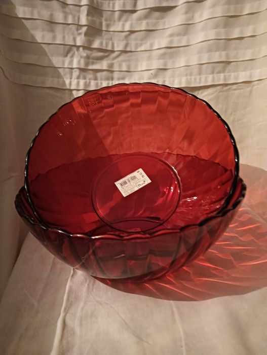 Taças de vidro vermelhas