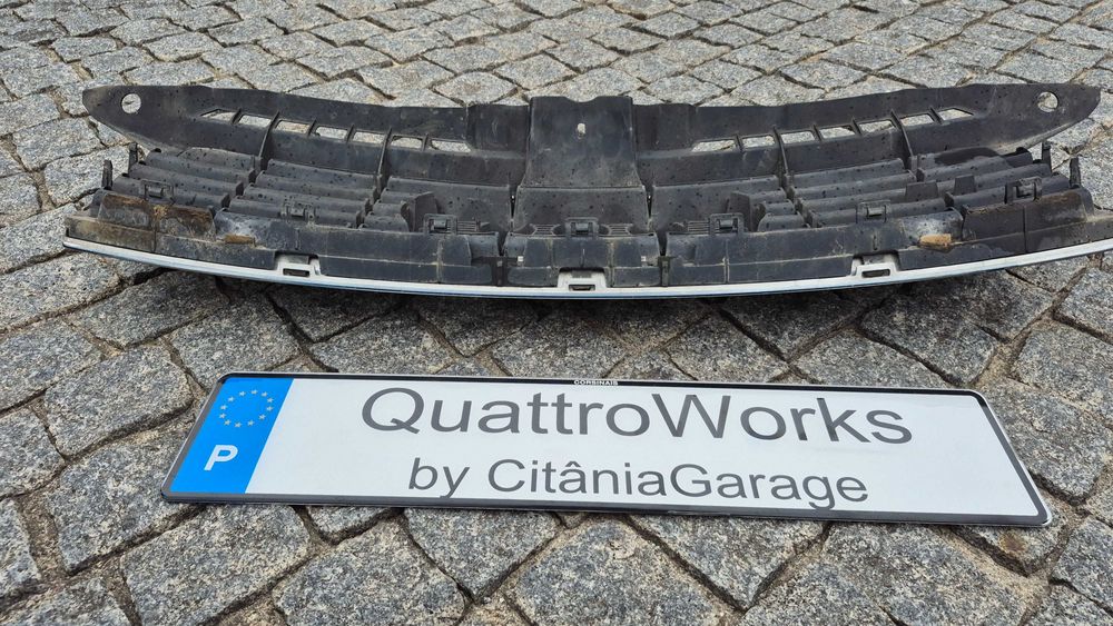 AUDI A3 8P - Grelha Central Para Choques ORIGINAL RIGOROSAMENTE NOVA