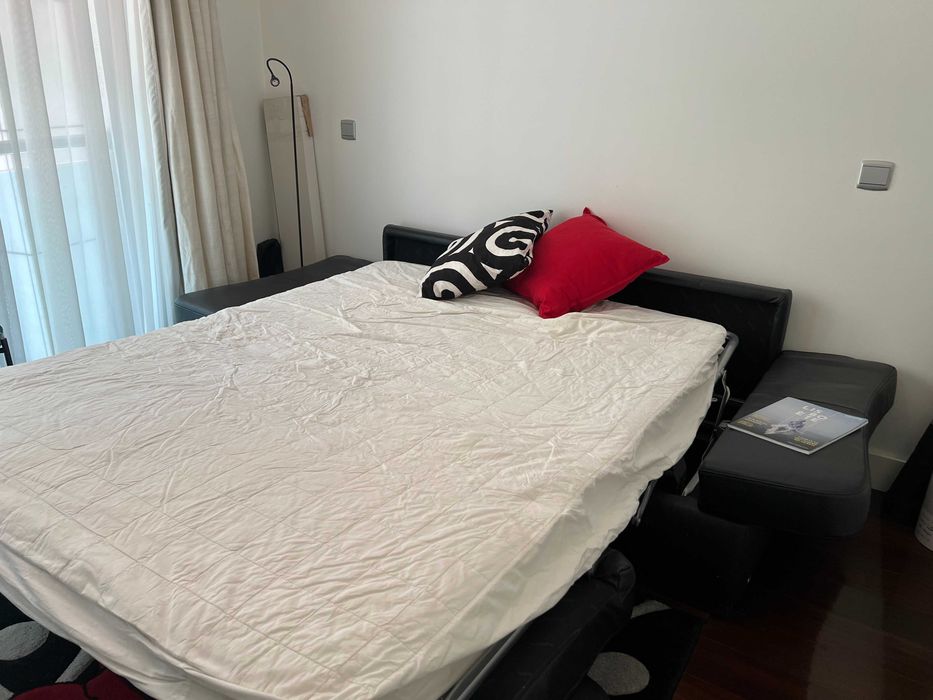 Sofá-cama em pele