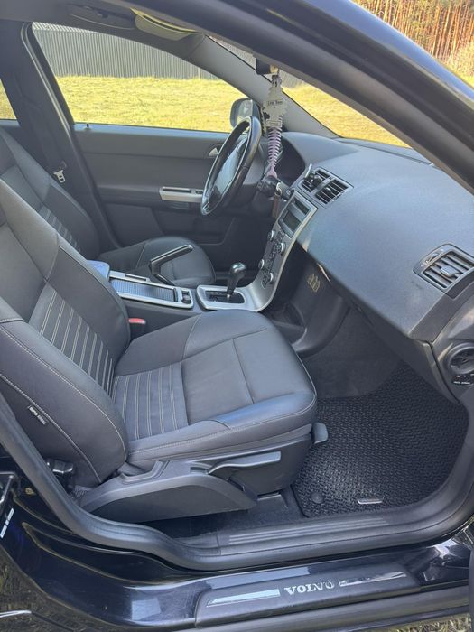 Volvo V 50 2010 год
