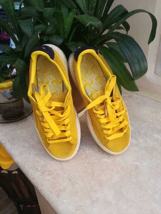 Sportowe zamszowe buty z Pumy o rozmiarze 37
