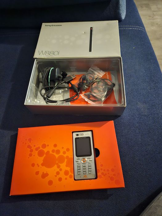 Sony Ericsson w880i cały komplet